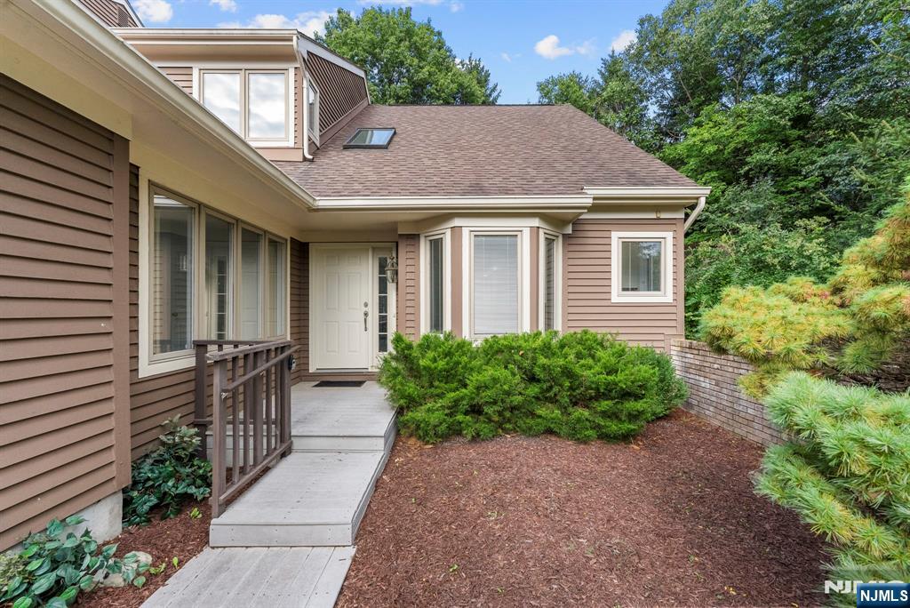 239 Westervelt Lane Property Photo 1