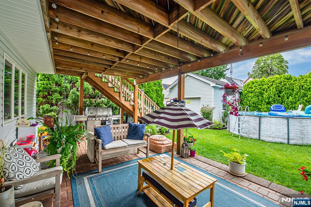 223 Division Avenue Property Photo 4