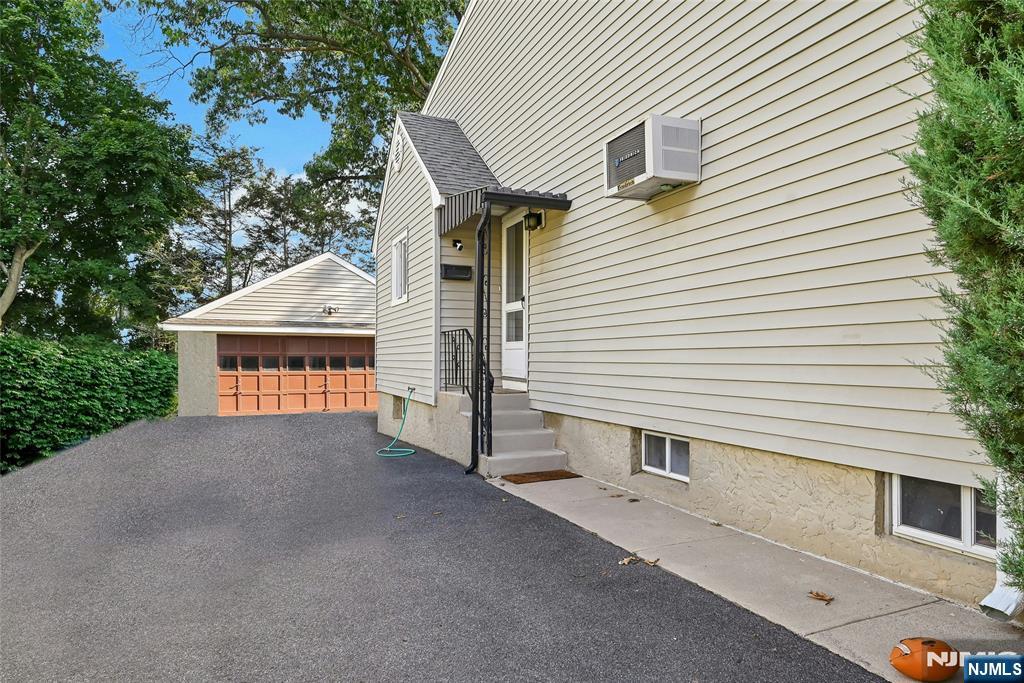44 12th Property Photo 3