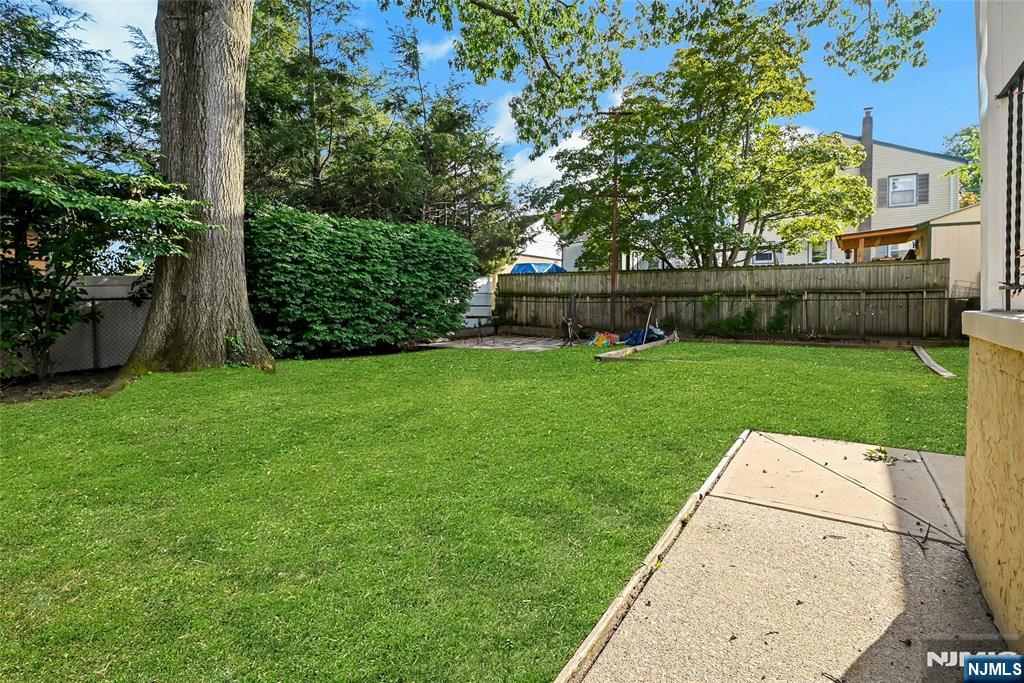 44 12th Property Photo 25