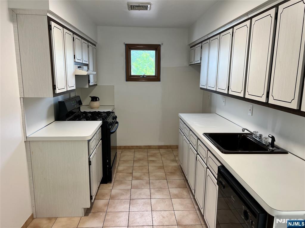 364 Chestnut Avenue 2 Property Photo 8