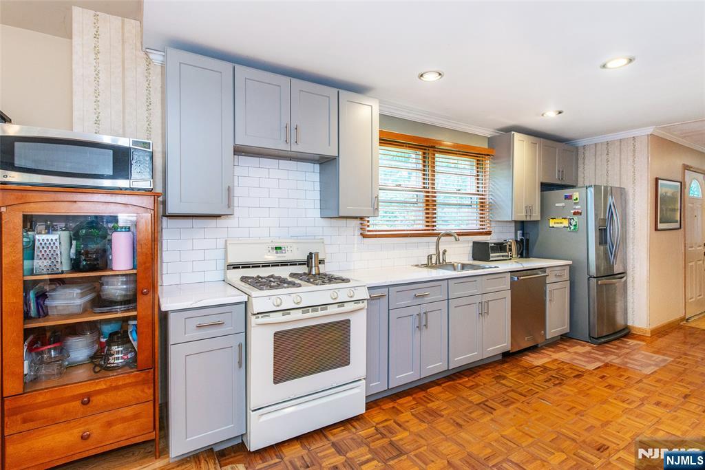 9 Morse Avenue Property Photo 6