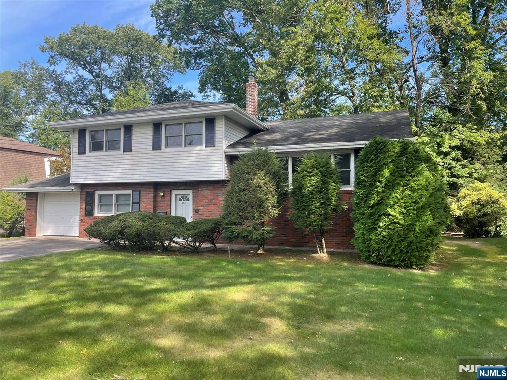 420 Lakeview Drive Property Photo 1