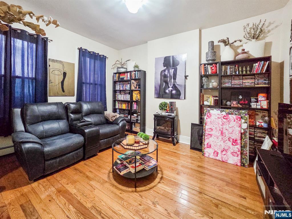 14 48th Street Property Photo 2