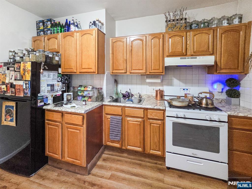 14 48th Street Property Photo 6