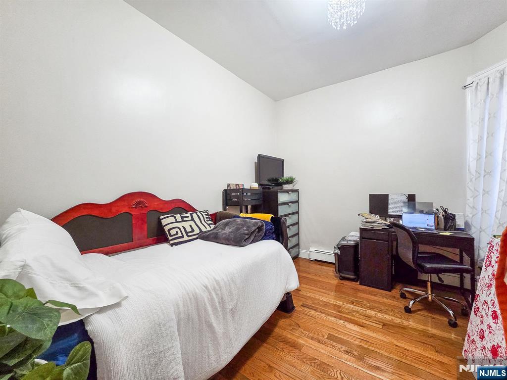 14 48th Street Property Photo 10