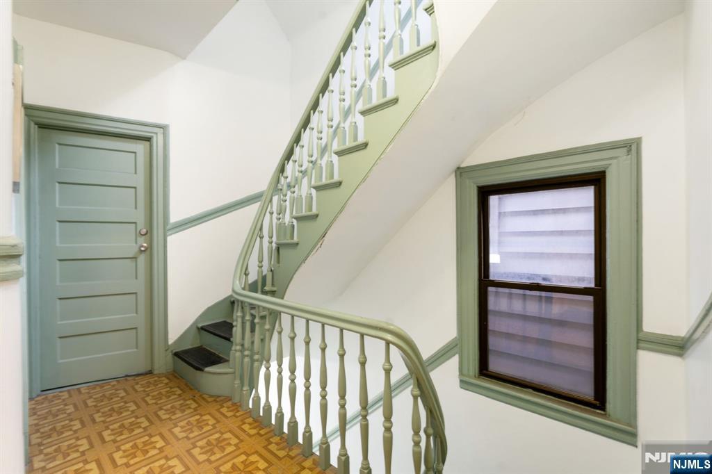 14 48th Street Property Photo 20
