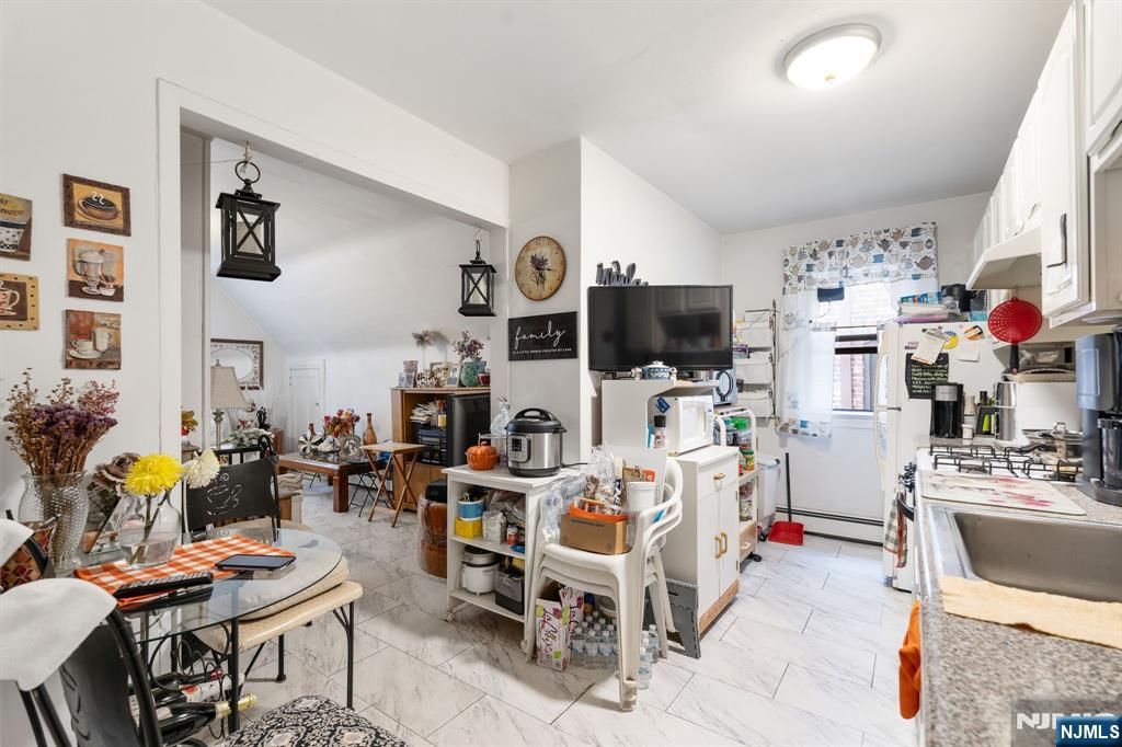 14 48th Street Property Photo 21