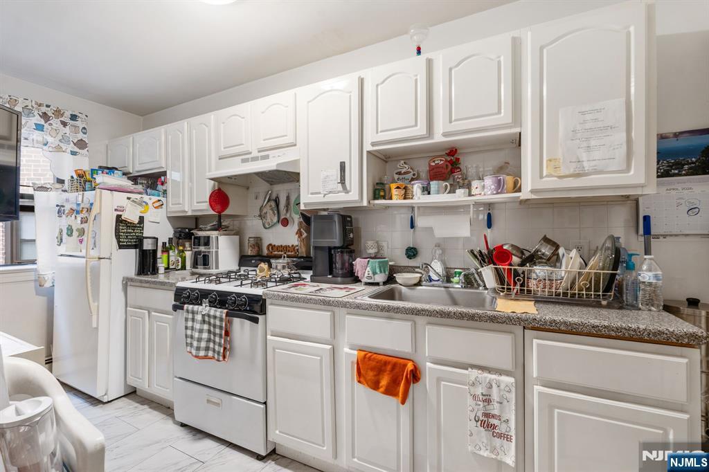 14 48th Street Property Photo 22