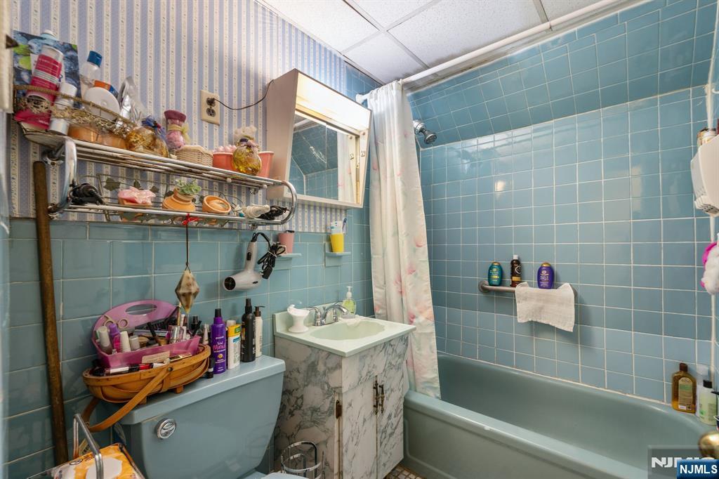 14 48th Street Property Photo 23