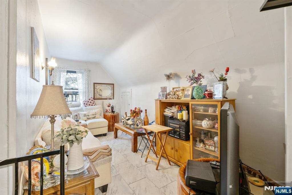 14 48th Street Property Photo 26