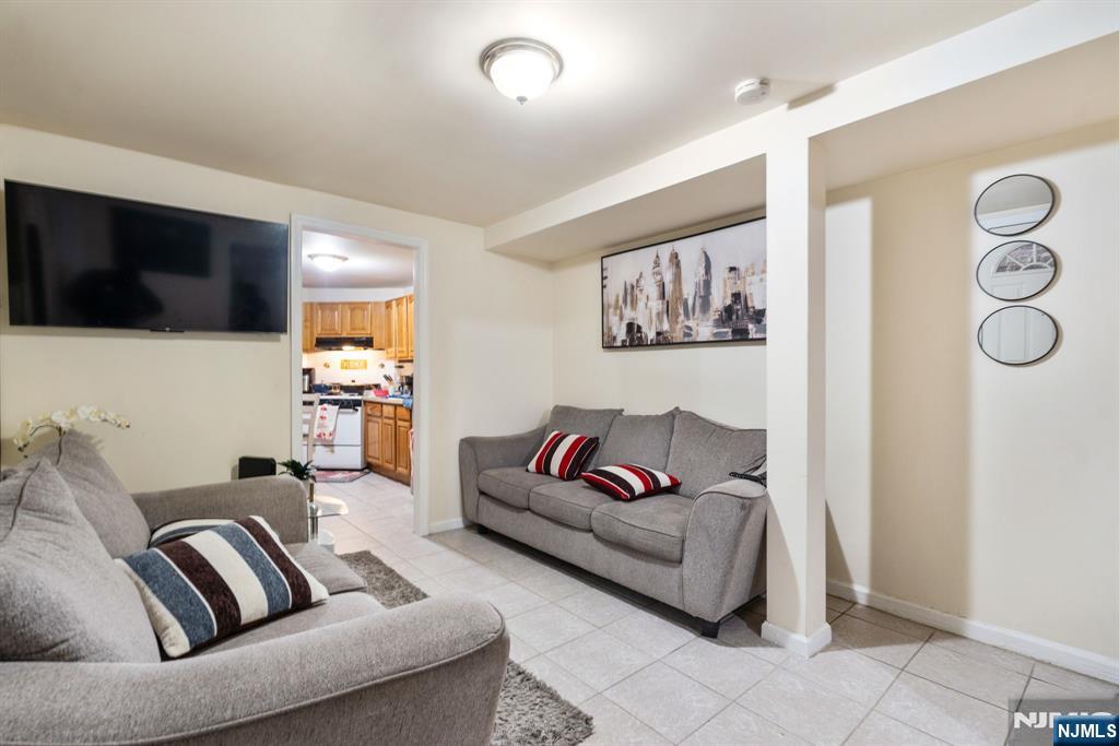 14 48th Street Property Photo 28