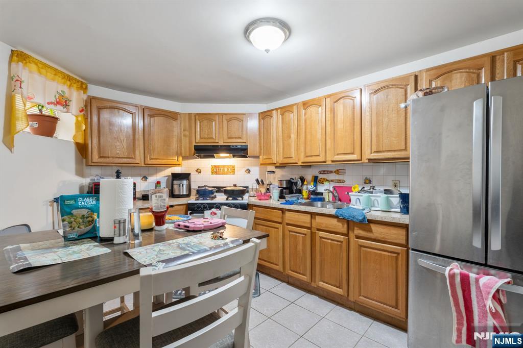 14 48th Street Property Photo 29