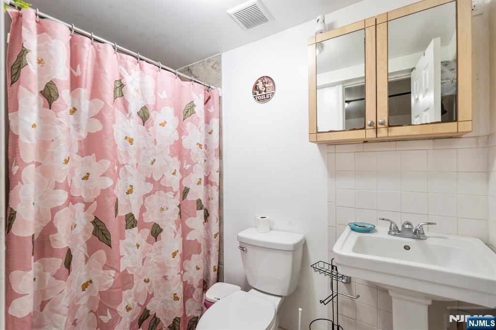 14 48th Street Property Photo 32