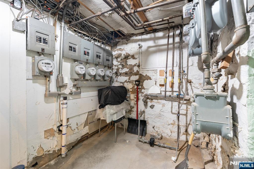 14 48th Street Property Photo 33