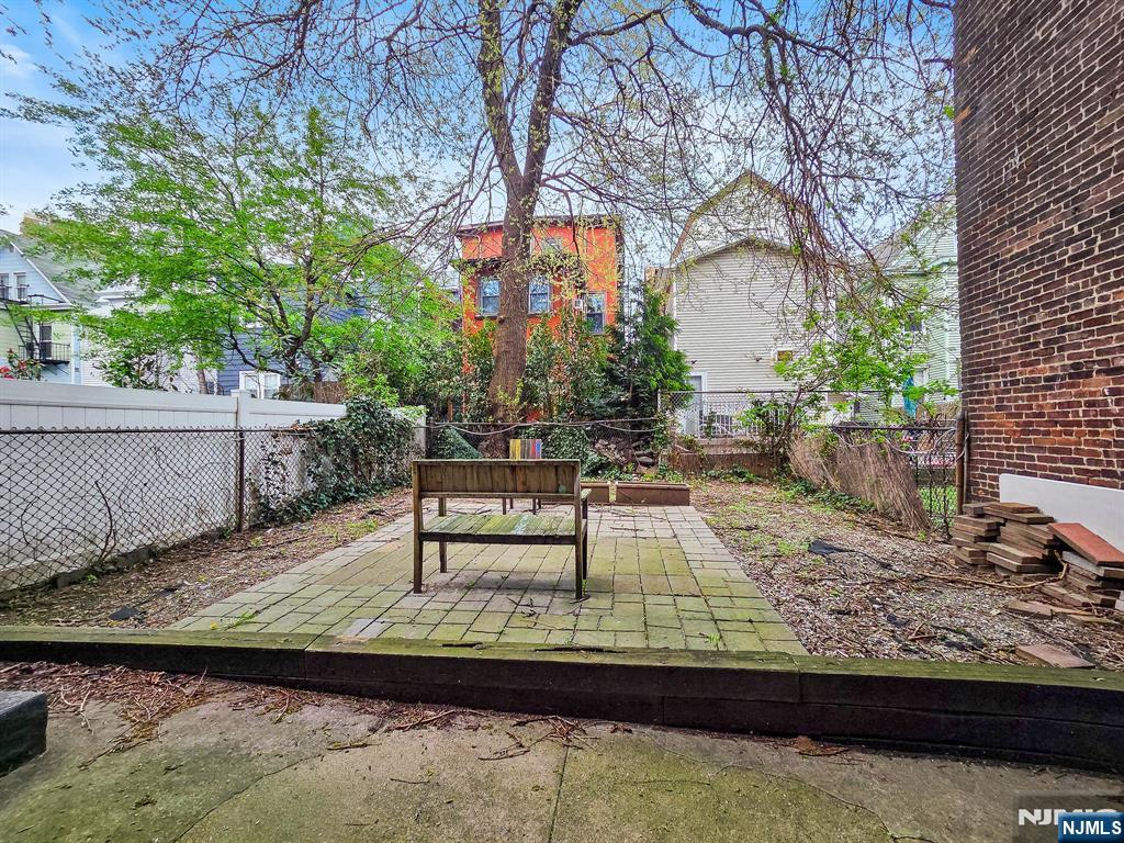 14 48th Street Property Photo 35