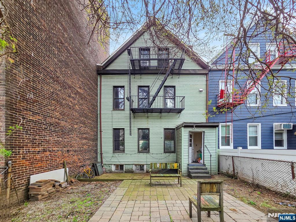 14 48th Street Property Photo 36