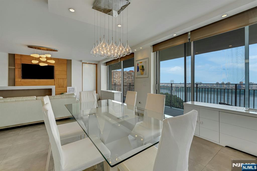 1530 Palisades Avenue 18k Property Photo 16