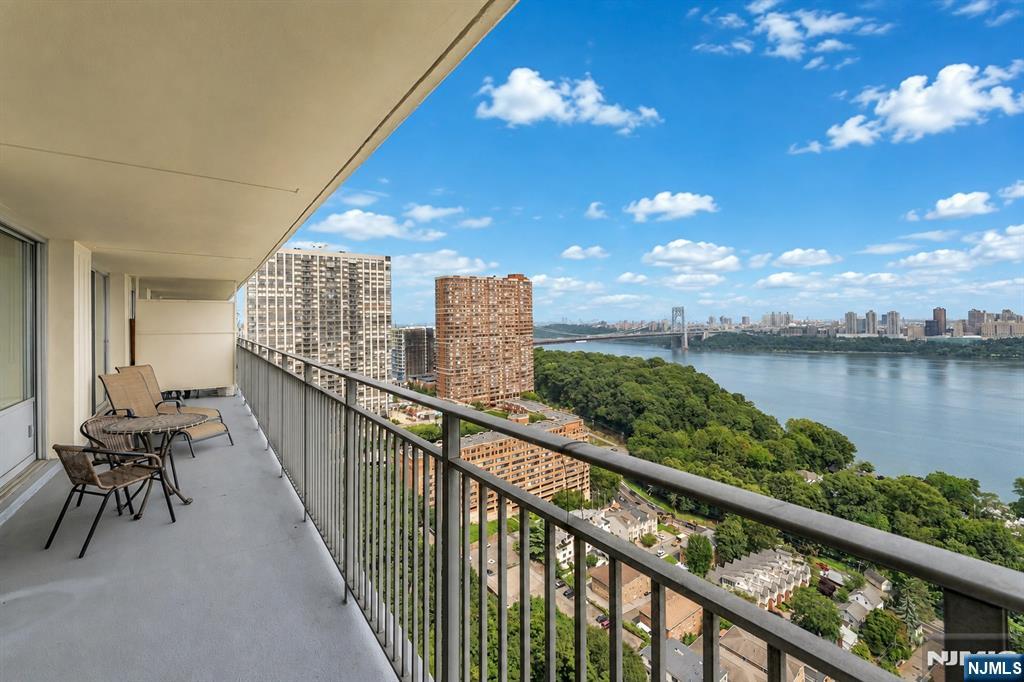 1530 Palisades Avenue 18k Property Photo 30