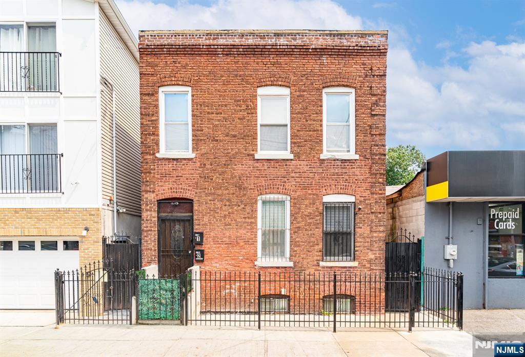 502 18th Street Property Photo 1