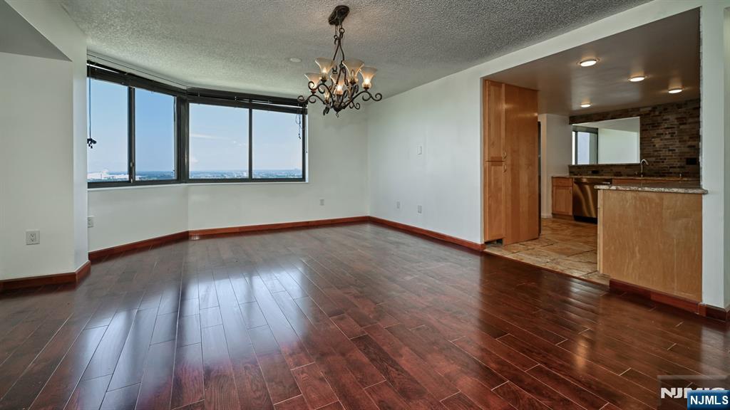 2140 Harmon Cove Tower 2140 Property Photo 6