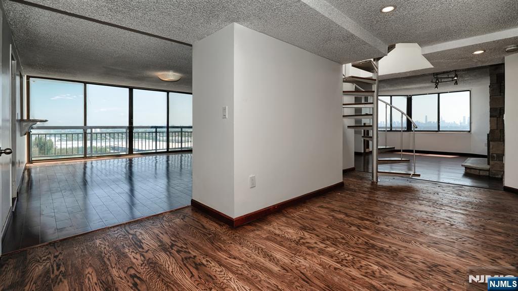 2140 Harmon Cove Tower 2140 Property Photo 7
