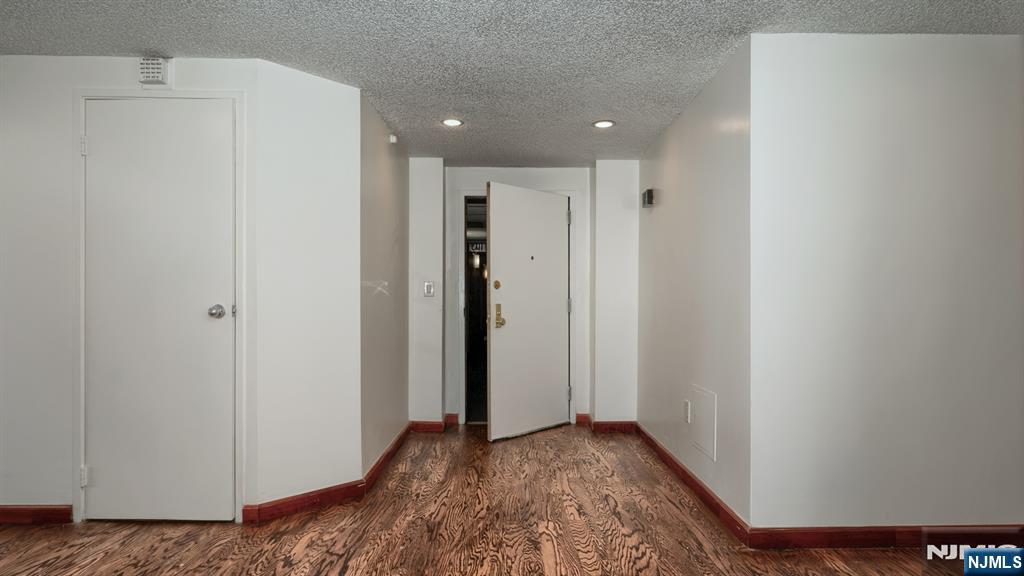 2140 Harmon Cove Tower 2140 Property Photo 8