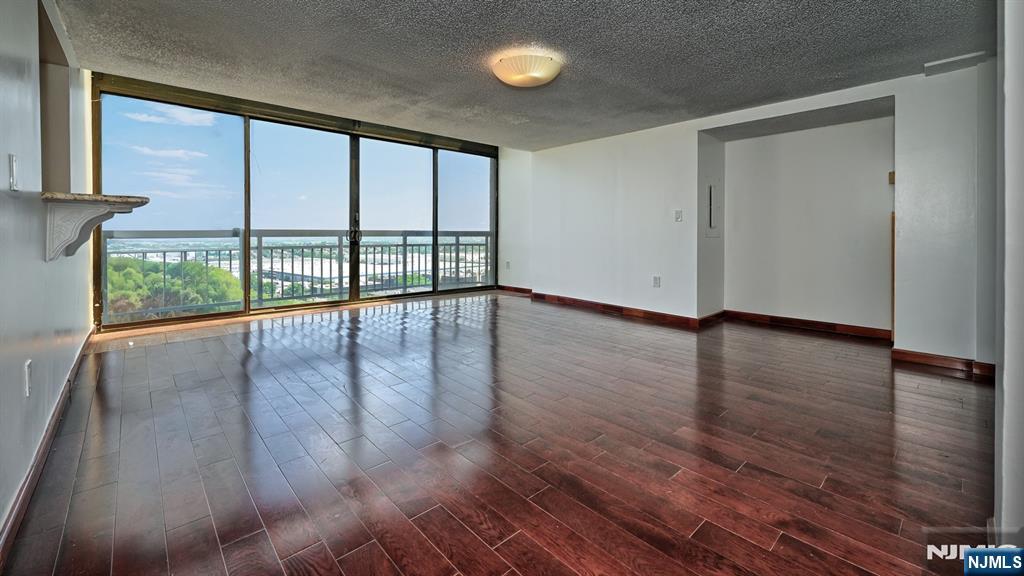 2140 Harmon Cove Tower 2140 Property Photo 10