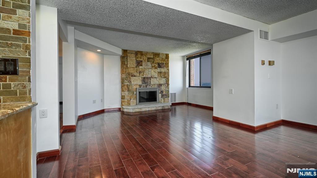 2140 Harmon Cove Tower 2140 Property Photo 11
