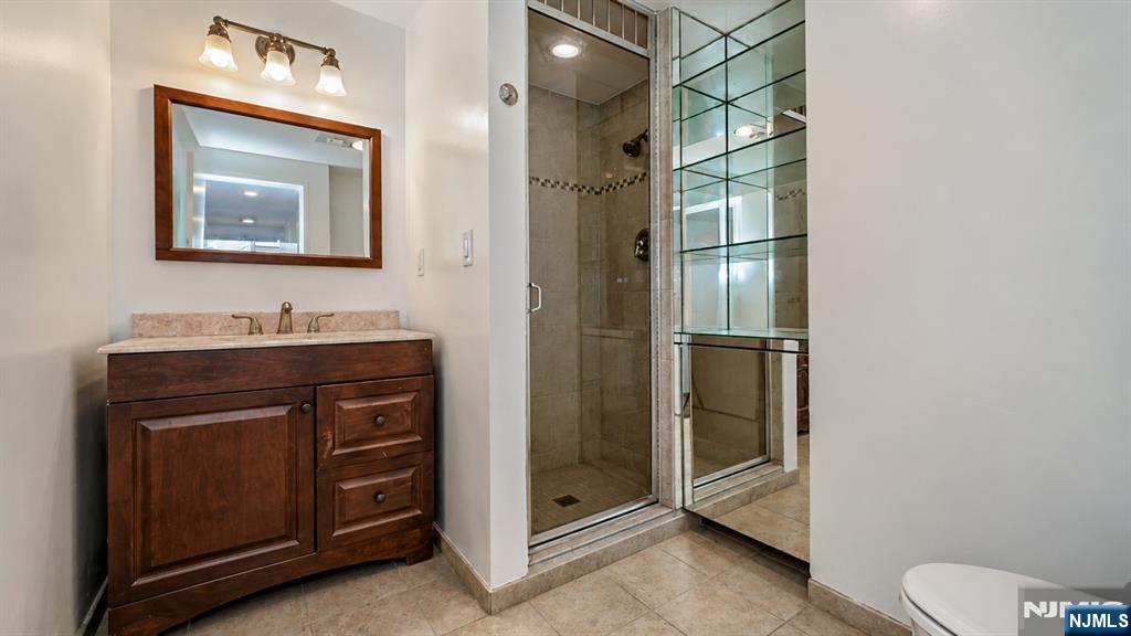 2140 Harmon Cove Tower 2140 Property Photo 12