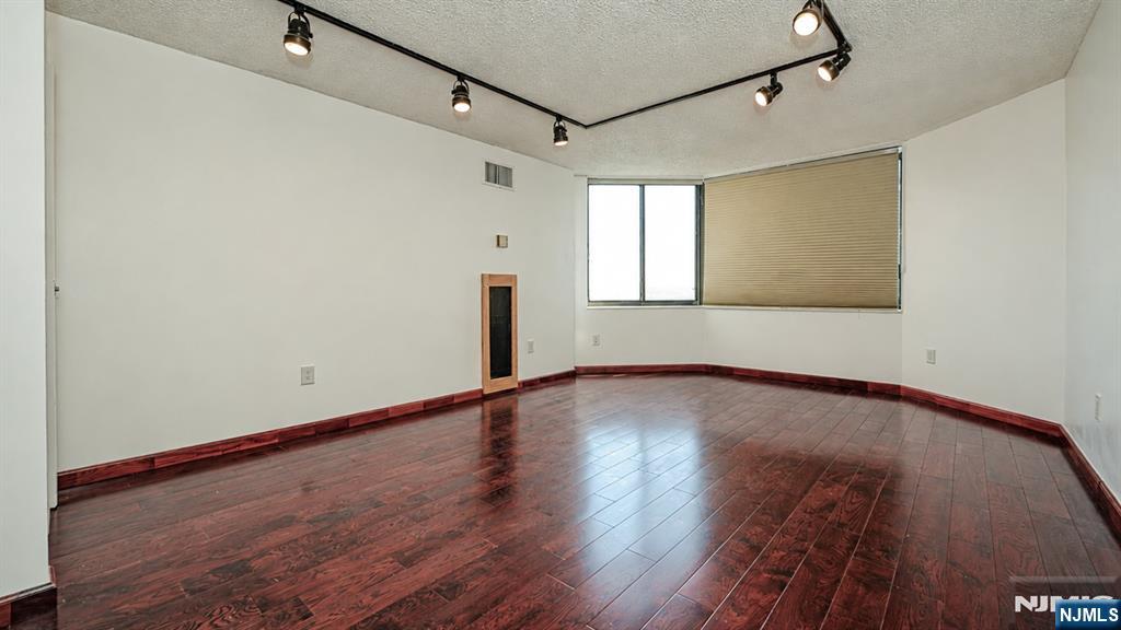 2140 Harmon Cove Tower 2140 Property Photo 15