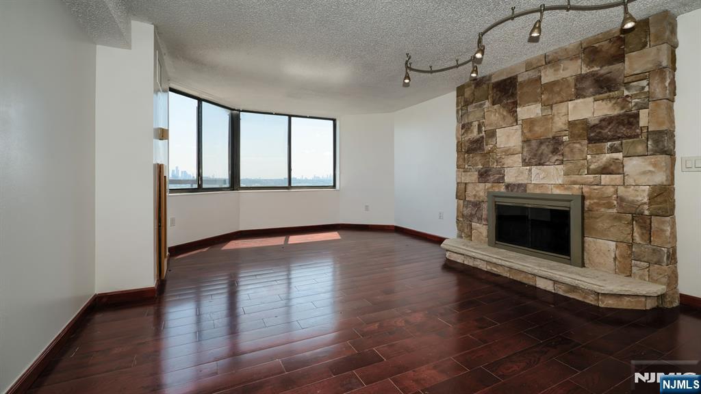 2140 Harmon Cove Tower 2140 Property Photo 16