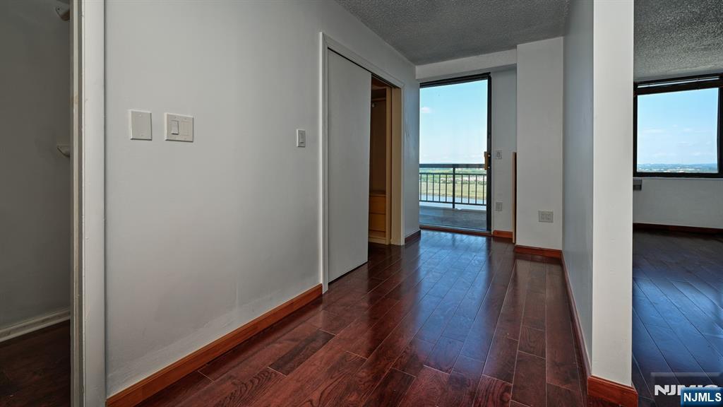 2140 Harmon Cove Tower 2140 Property Photo 17