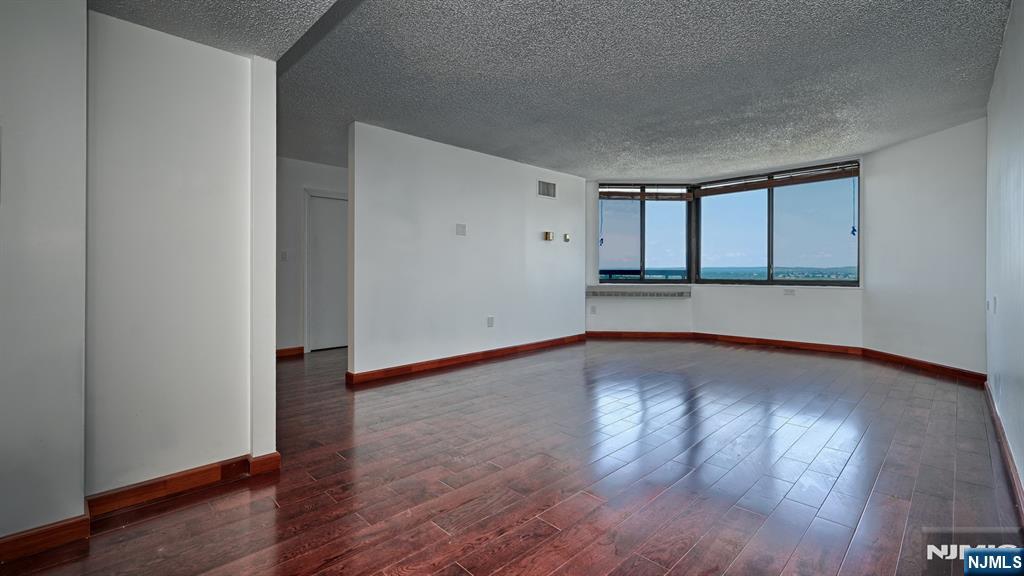 2140 Harmon Cove Tower 2140 Property Photo 18