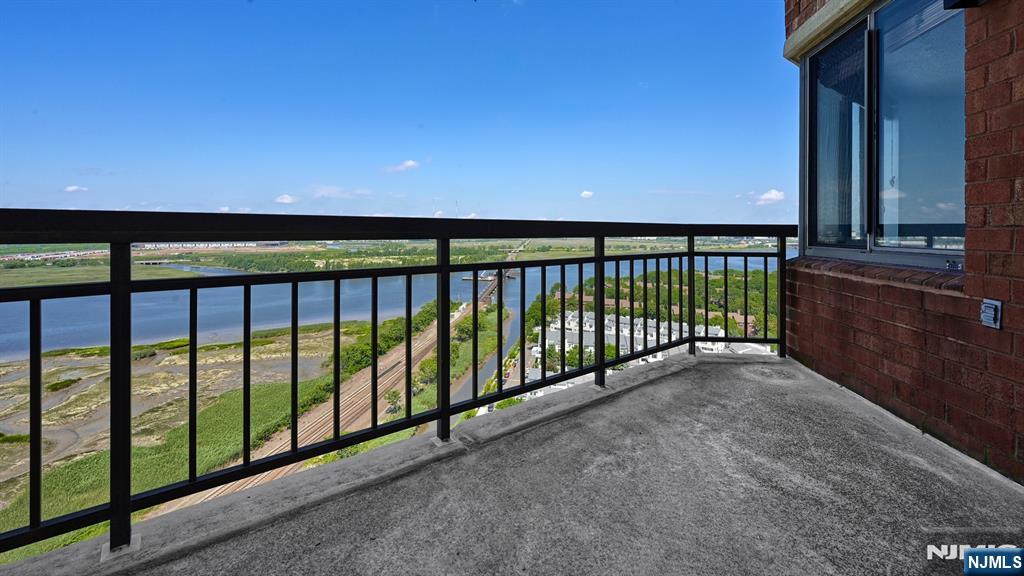 2140 Harmon Cove Tower 2140 Property Photo 20