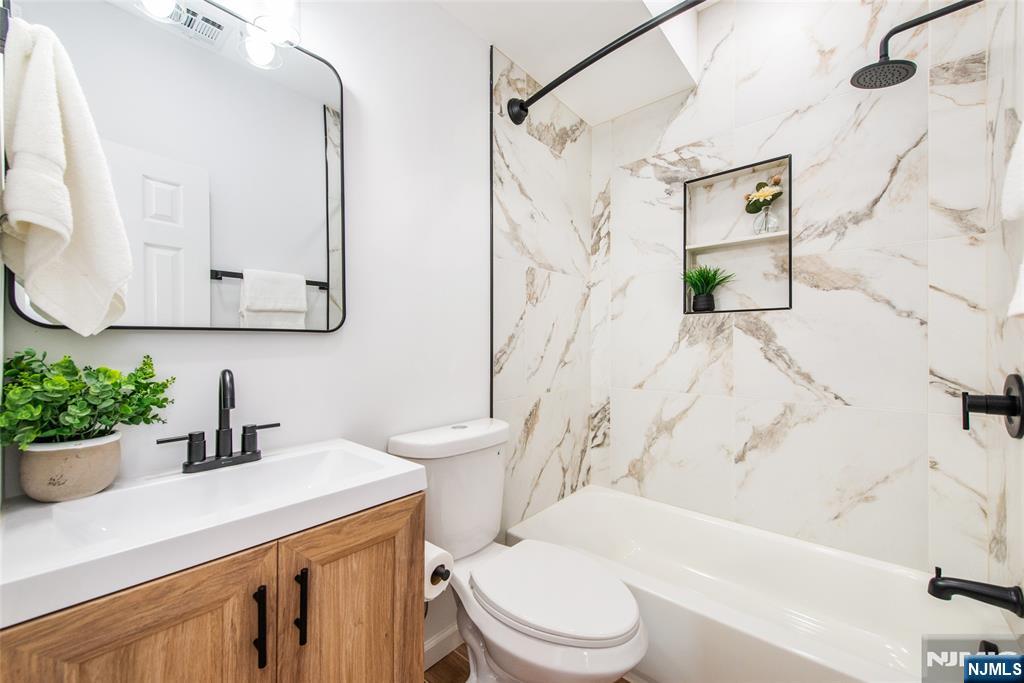 26030576 Property Photo 13
