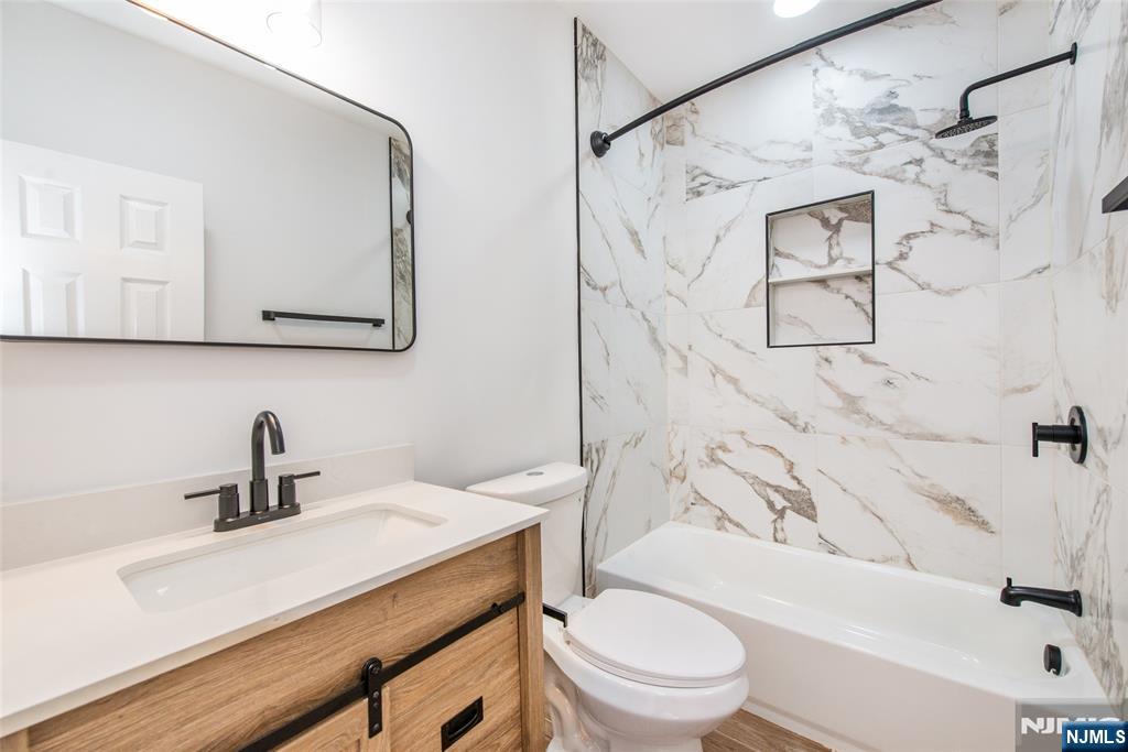 26030576 Property Photo 17