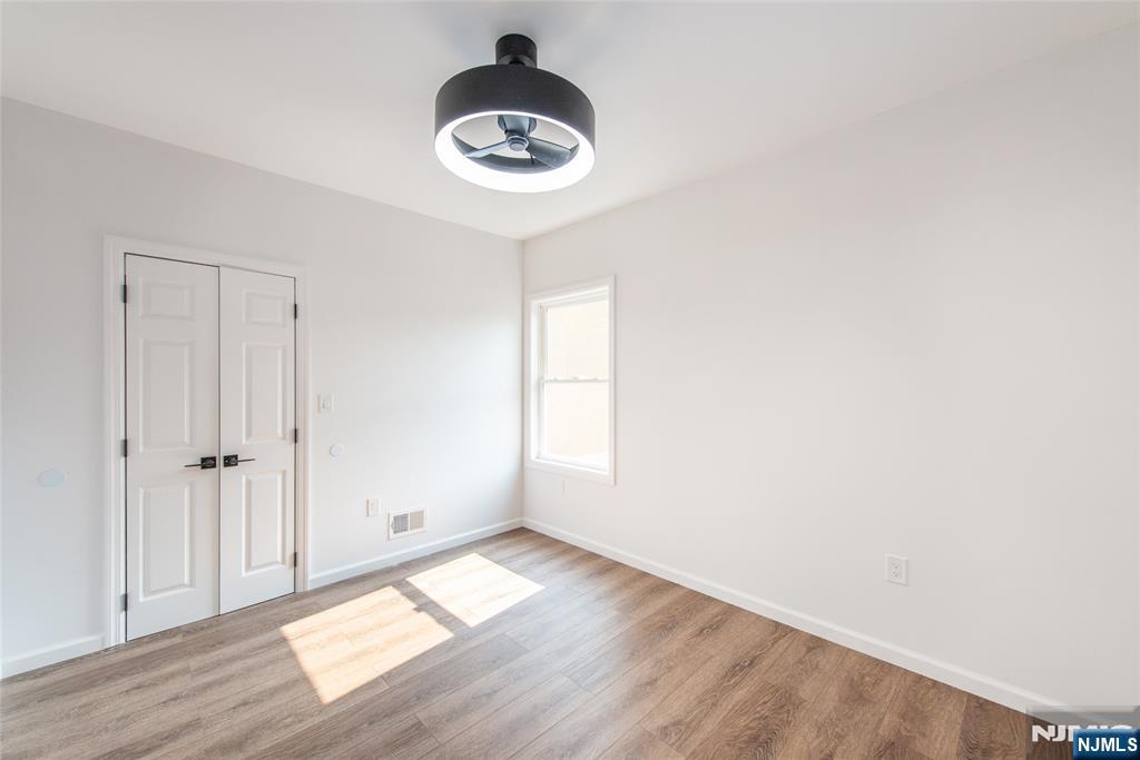 26030576 Property Photo 19