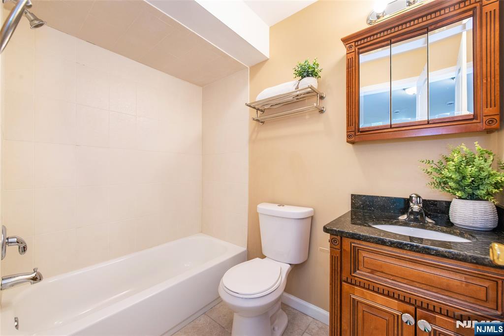 26030641 Property Photo 16