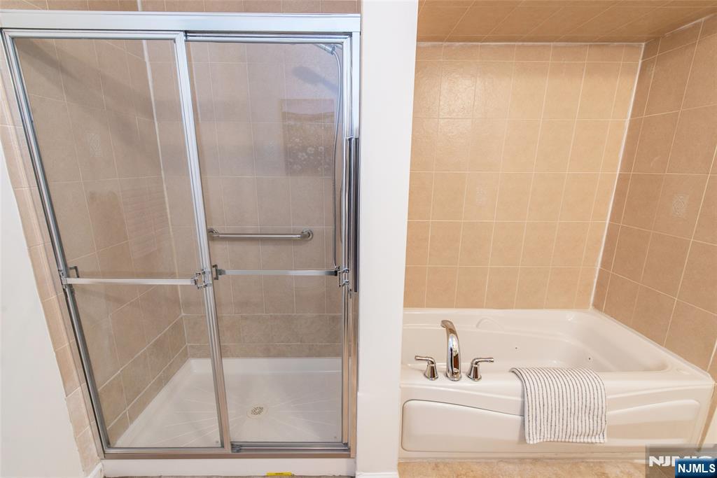 26030641 Property Photo 17