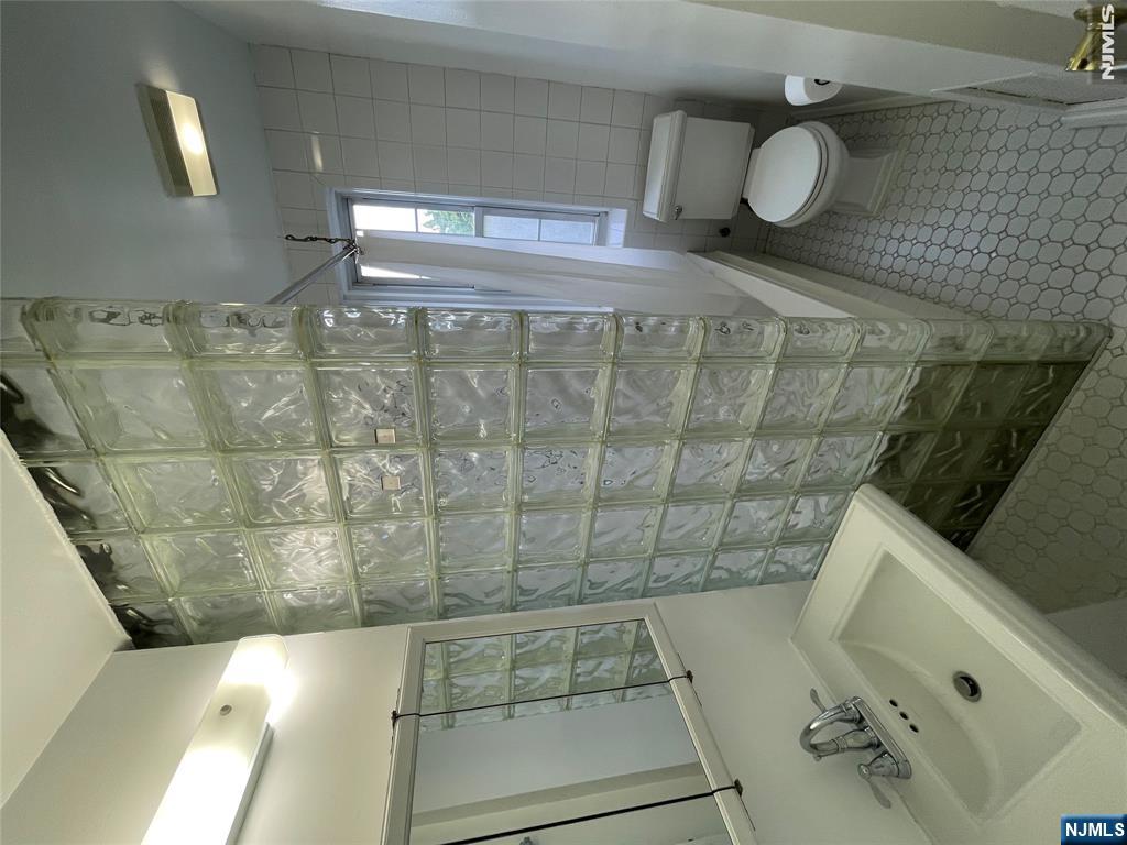 275 Engle Street G5 Property Photo 11
