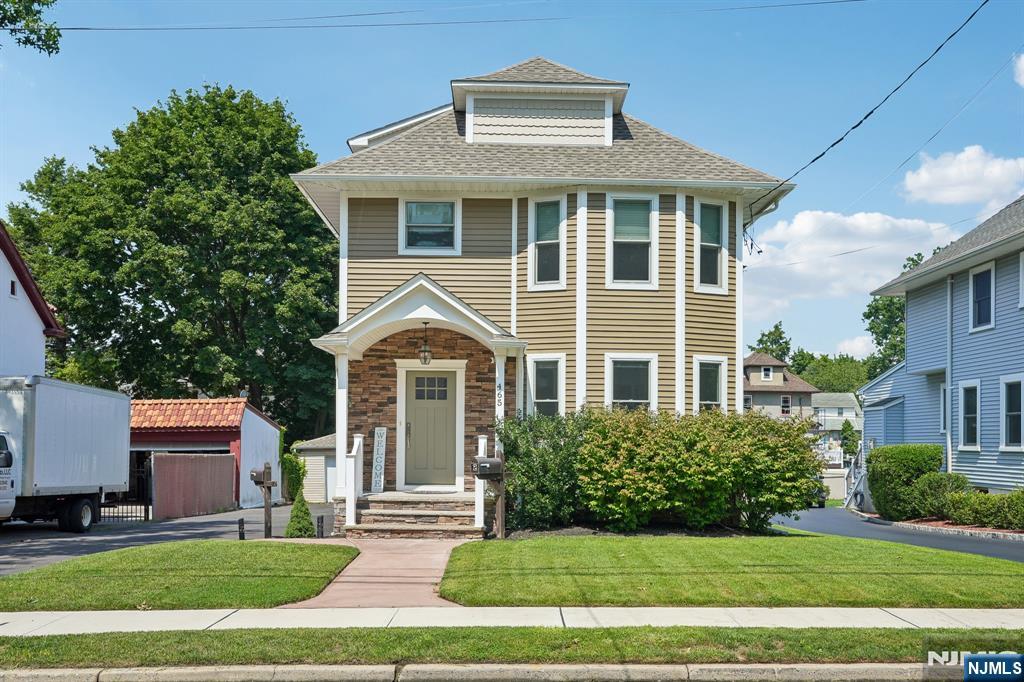 465 Oak Avenue Property Photo 1
