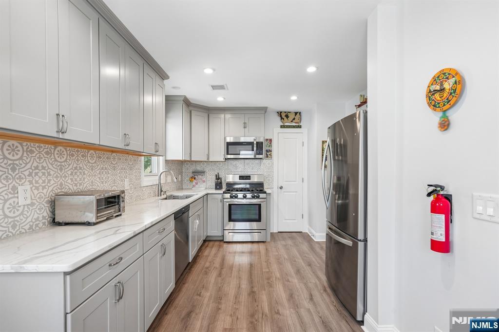 465 Oak Avenue Property Photo 3