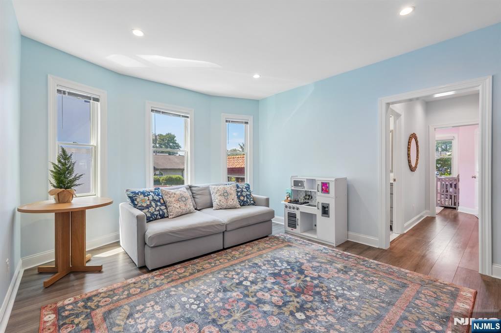 465 Oak Avenue Property Photo 6