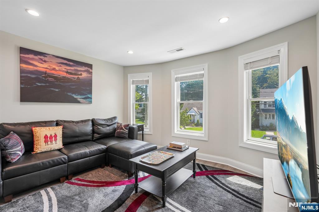 465 Oak Avenue Property Photo 15