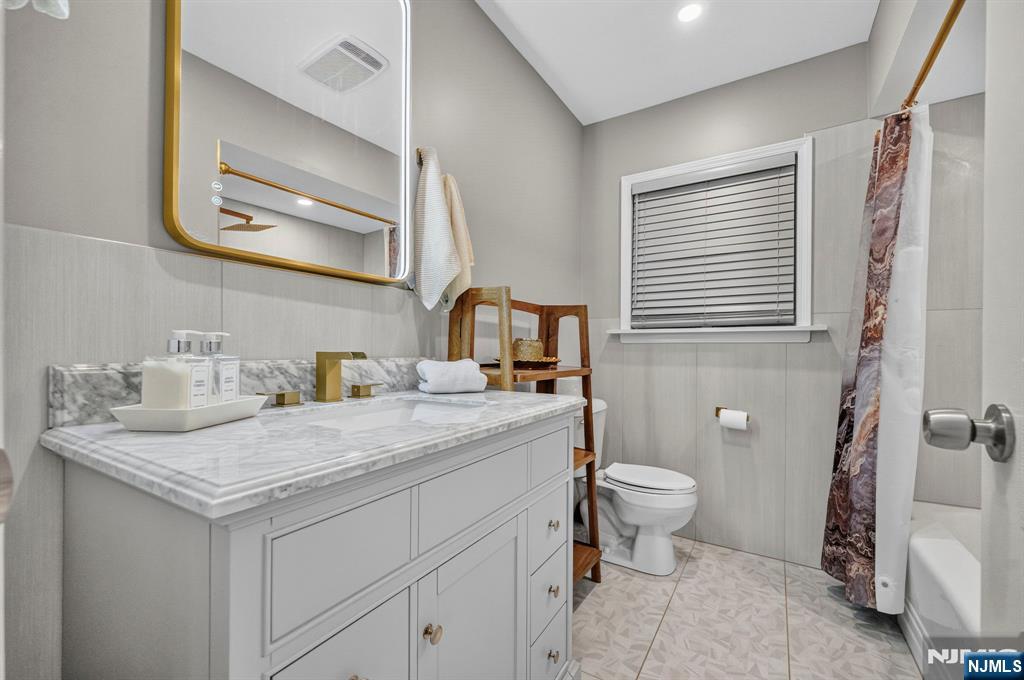 392 Monroe Avenue Property Photo 20