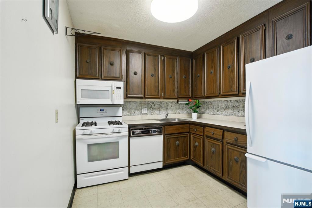 555 North Avenue 25k Property Photo 11
