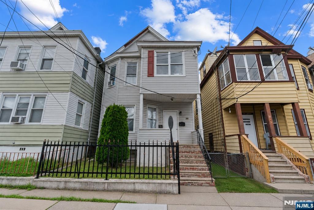 368 Howe Avenue Property Photo 1