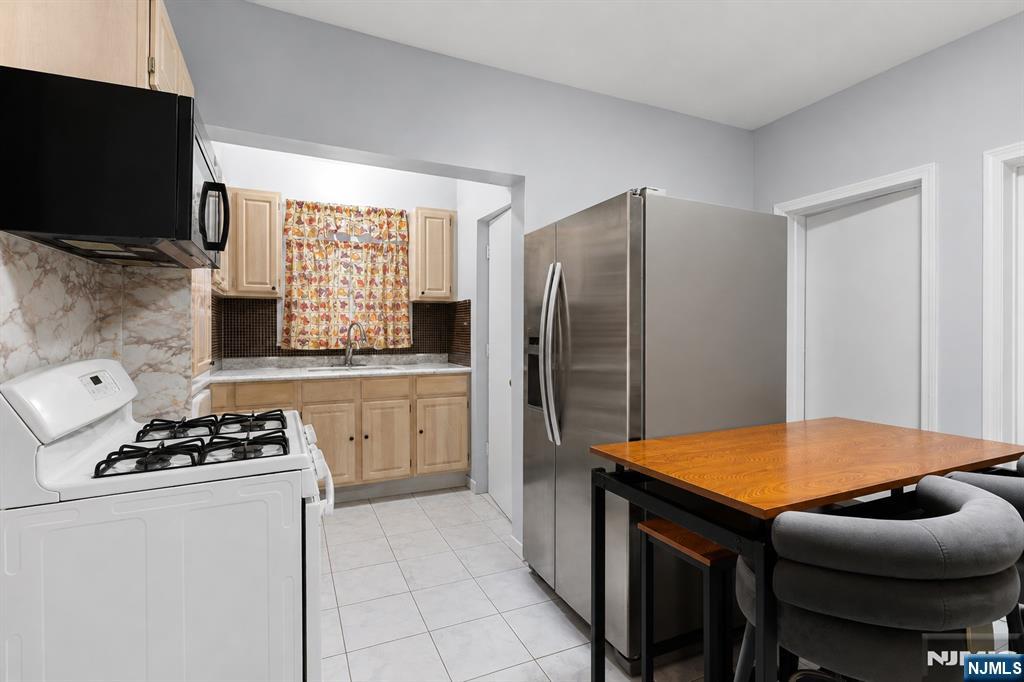 368 Howe Avenue Property Photo 17