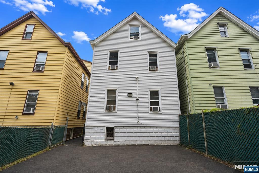 368 Howe Avenue Property Photo 19